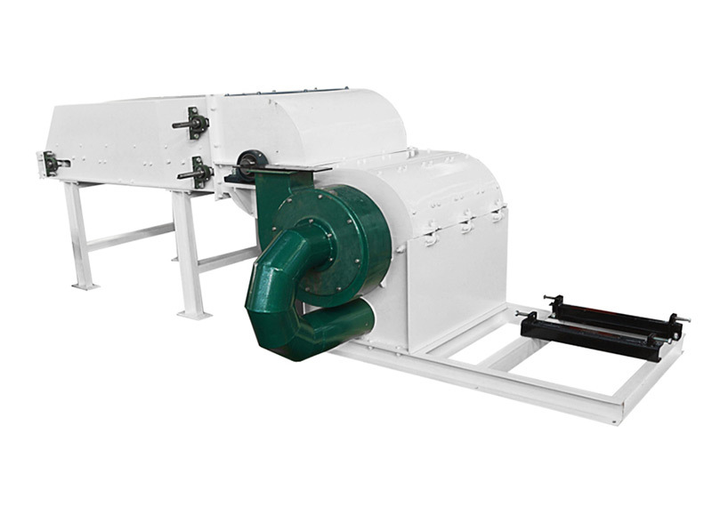 Kneading and crushing machine
